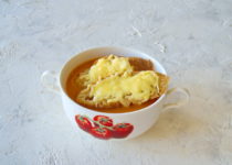 Томатно-луковый суп