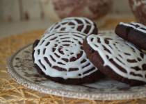 Шоколадное печенье с паутинкой.